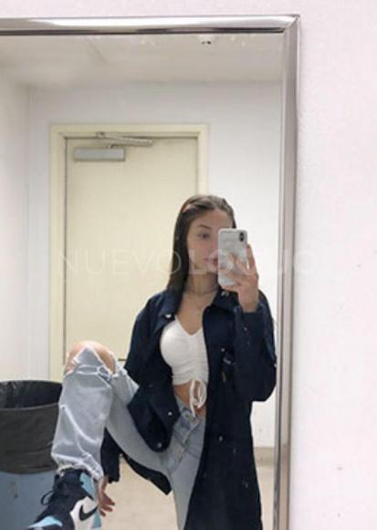  Jovencita travieza
