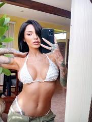 HERMOSA MUJER JOVEN