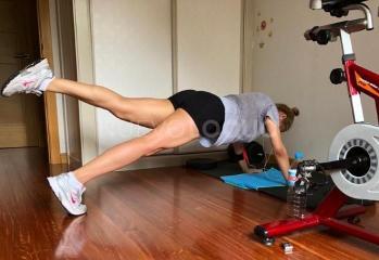 CHARLOTTE CHICA DE FRANCIA, ELEGANTE COQUETA  MUY EDUCADA 