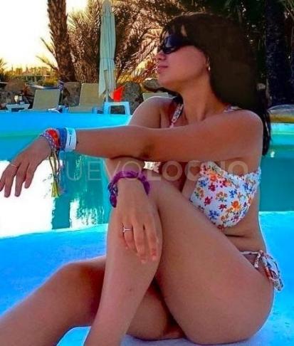 Come a Live real Massage with a beautiful masseuse