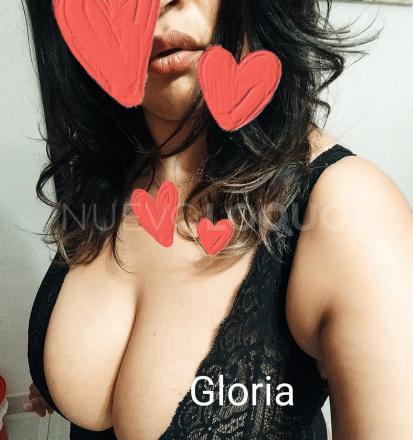  Gloria hermosa y cariñosa madurita