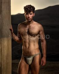 CHICO JOVEN CANARIO EN MADRID!