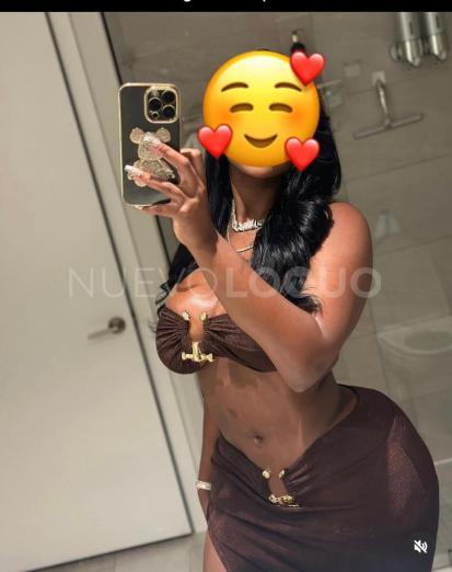  Chica latina primera ves en tu zona