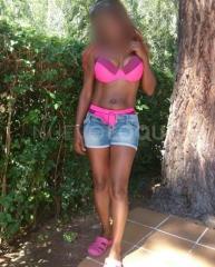 Mujer negra madura alta y delgada en Bilbao