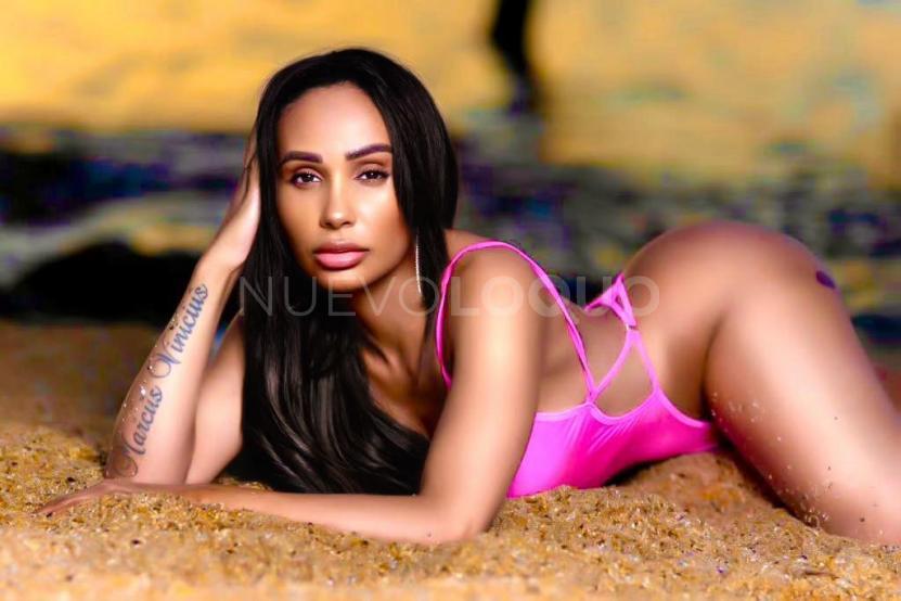  MORENA EXÓTICA EN SAN SEBASTIÁN