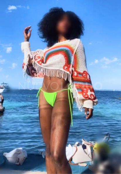  STUNNING BRUNETTE IN PALMA DE MALLORCA