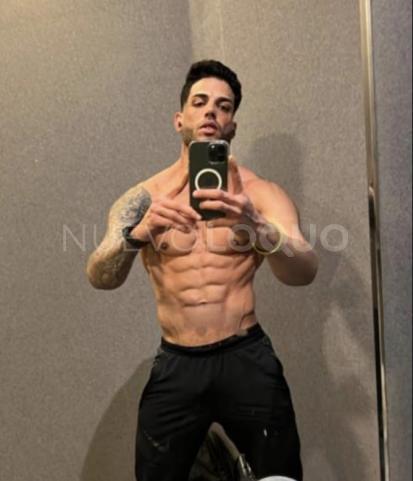  Aaron compañero masculino Latino