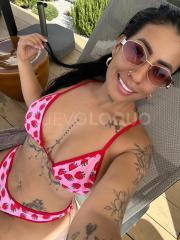 Bella y sensual por palma