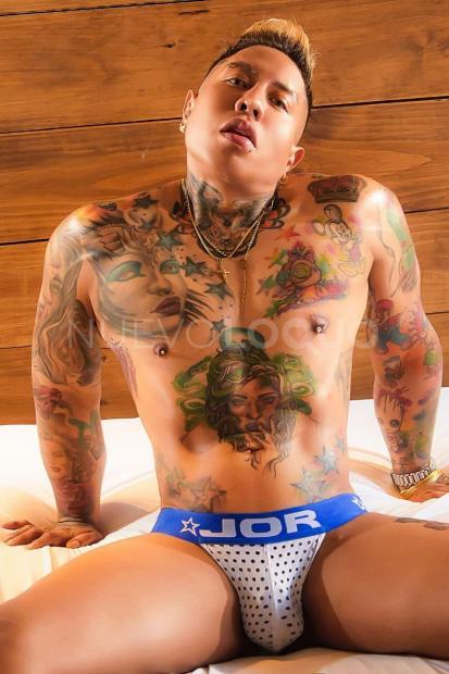  Alexander Obregon tatuado latino acompañante ideal