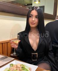 BLANCA, SOLITA EN CASA ESPERANDÓTE PARA JUGAR