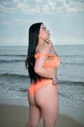 HERMOSA Y DISPONIBLE