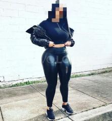 Morena culona y divertida