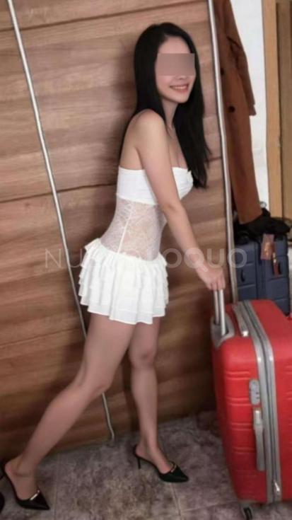  DISTINGUIDA ACOMPAÑANTE ASIÁTICA, OLOT