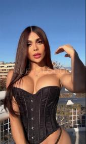 bellísima y hermosa Valentina Pérez por pocos días en la ciudad