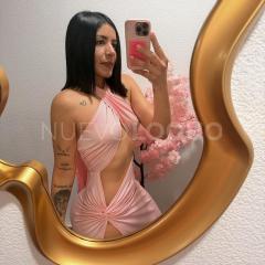 DESLUMBRANTE SENSUAL Y ESBELTA JOVENCITA