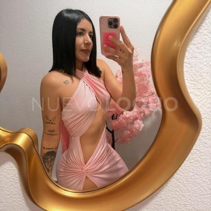  DESLUMBRANTE SENSUAL Y ESBELTA JOVENCITA