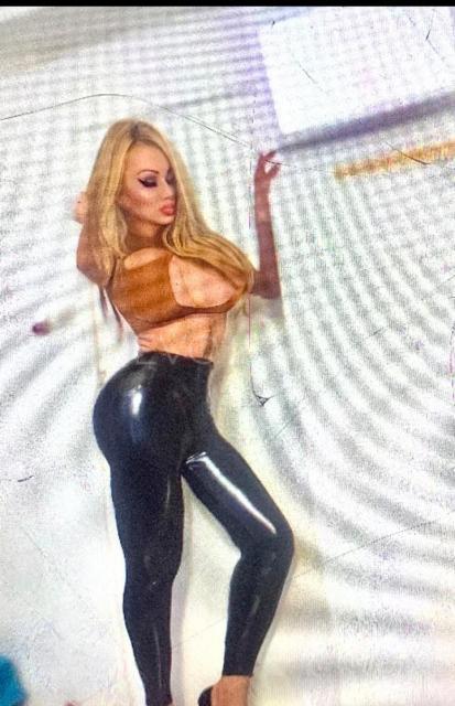  TRANS DELGADITA RUBIA EXUBERANTE TOTONA