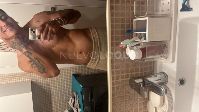  Masajista joven con manos De Dios