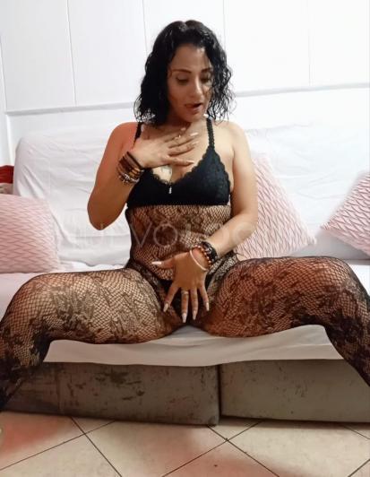  Acompañante, masajista, chica de compañía