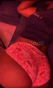 Junge und süße Masseurin