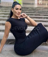 MARIANA ATLÉTICA PELI NEGRA LATINA NATURAL Besos guapos