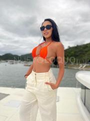 Hermosa brasileña recién llegada