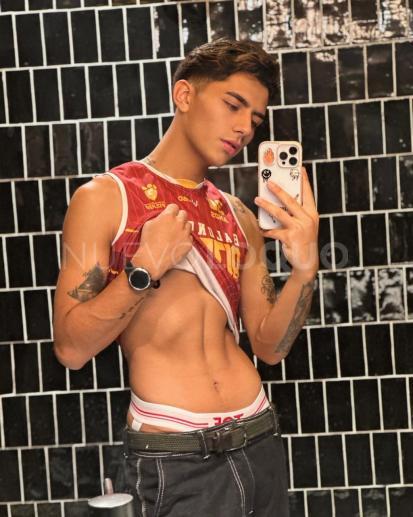  Twink colombiano temporal en Barcelona
