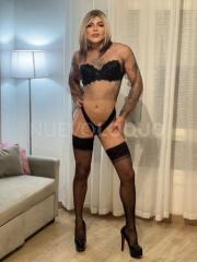 Camila Adams Joven Latina en La Macarena
