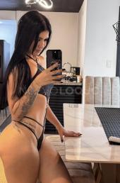 Bella y sexy latina en Sagrada Familia