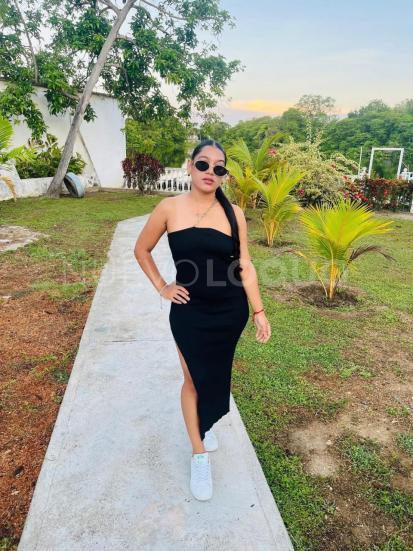 Sensual Latina