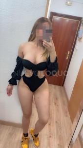 Latina cariñosa dulce implicada