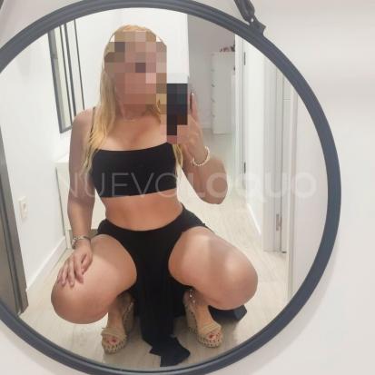  COMPLACIENTE Y ENCANTADORA