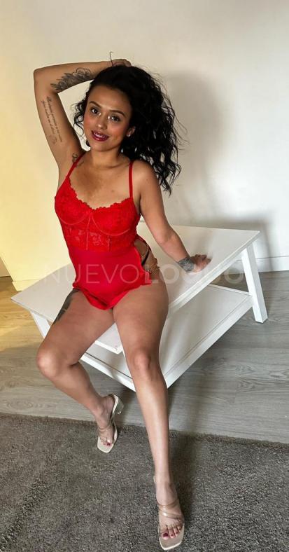  Fogosa jovencita con muchas de  contigo