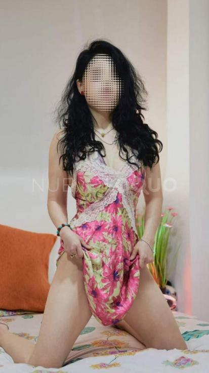  CHICA ASIÁTICA ELEGANTE Y DISCRETA