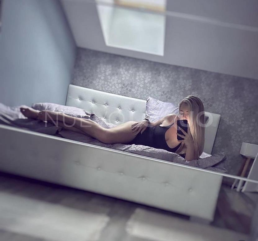  Rubia Entregada y 