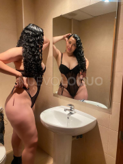 CRISTINA DESLUMBRANTE HERMOSA COLOMBIANA UNA JOYA SENSUAL