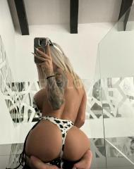 una chica muy hermosa y lista para complacer com oz guste