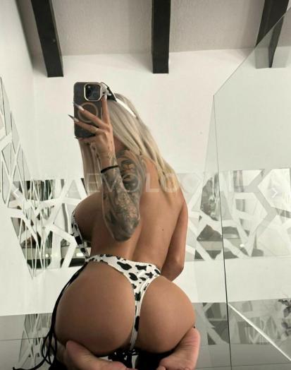  una chica muy hermosa y lista para complacer com oz guste