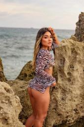 Colombianita con ganas de vivir momentos exitantes