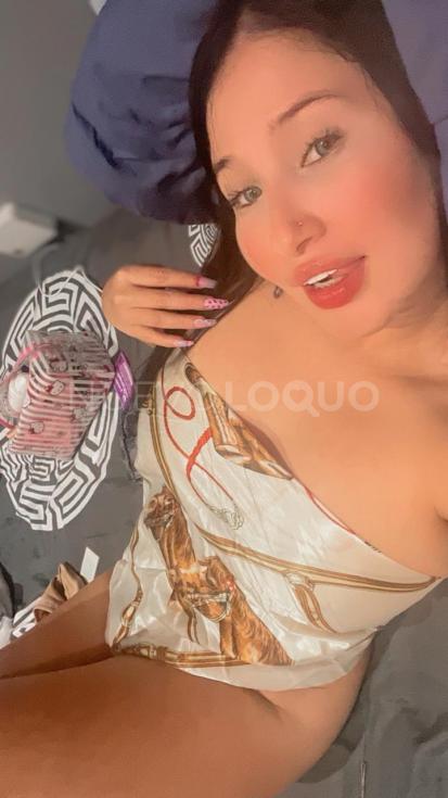  Chica latina en la zona