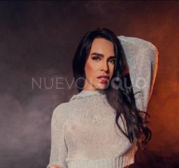 Latina piel canela