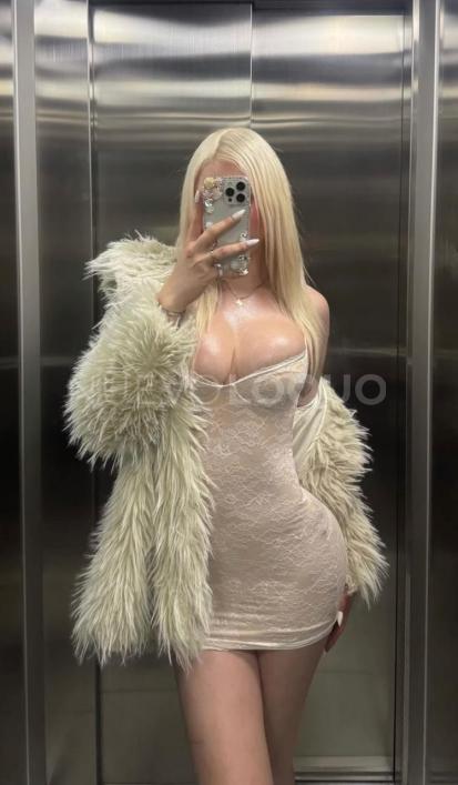  Y MUY JUGUETONA TRAVESTI DISFRUT