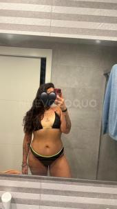 Curvy latina de  años en Barcelona