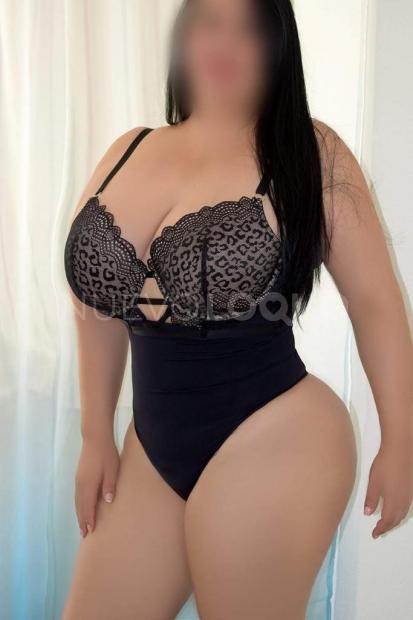  Alessa madurita muy guapa