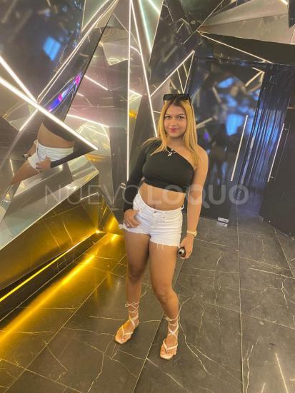  una mujer de cuerpo natural