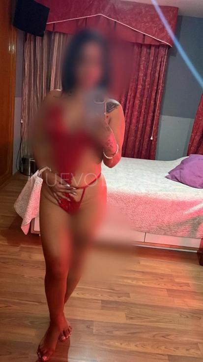  Fernanda latina muy atractiva y simpática