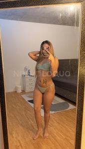 Hermosa latina complaciente y cariñosa 