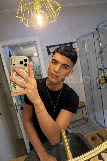  Esteban latino universitario