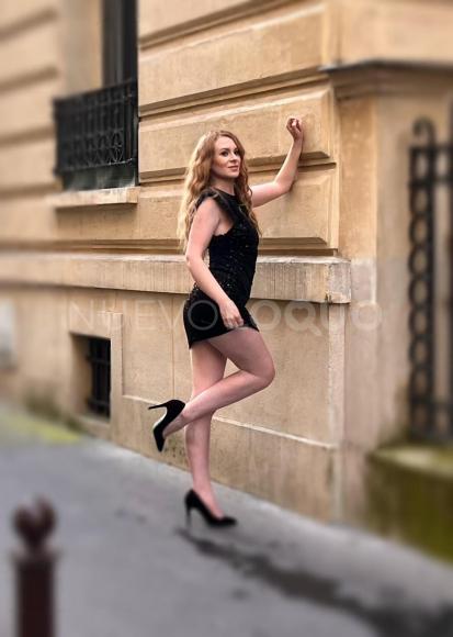  Alisa con ojos verdes