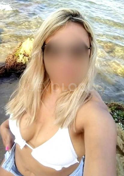  Rubia irresistible para caballeros exigentes